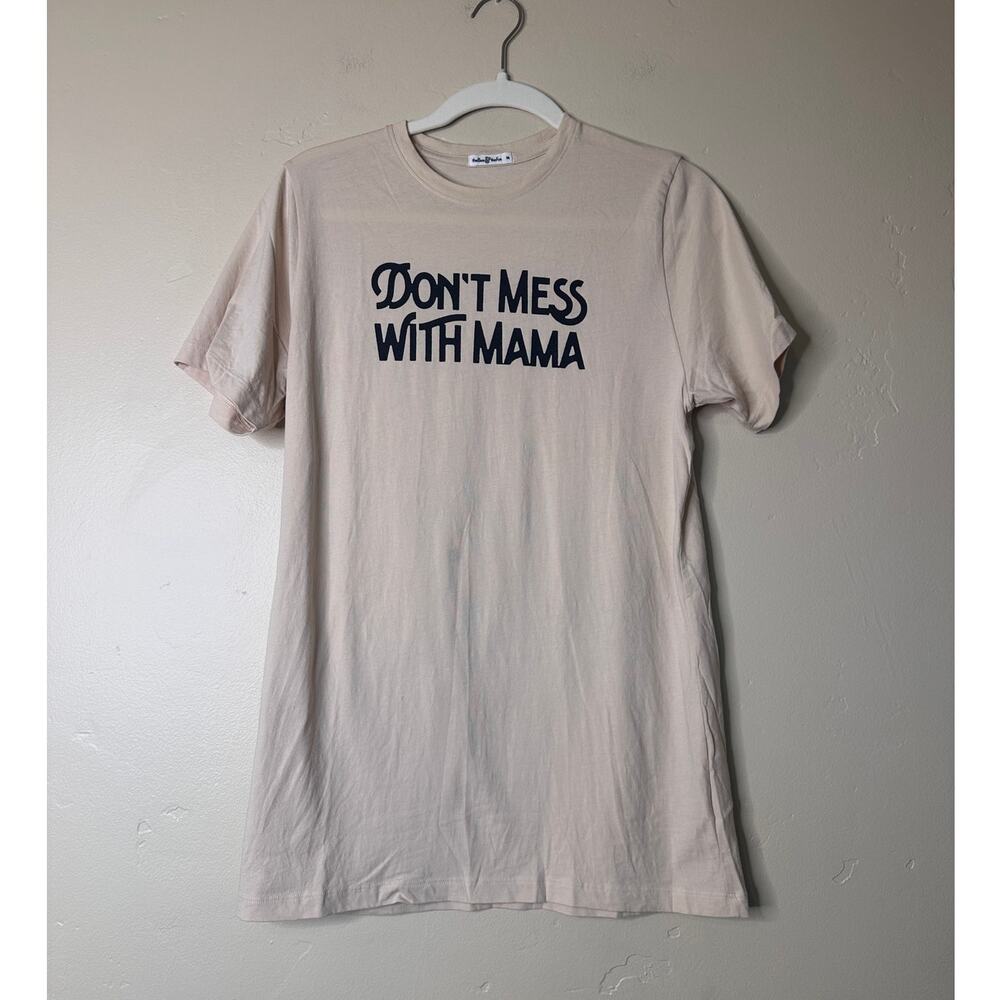 The Bee and The Fox Women's DON'T MESS WITH MAMA Graphic Tee Medium.